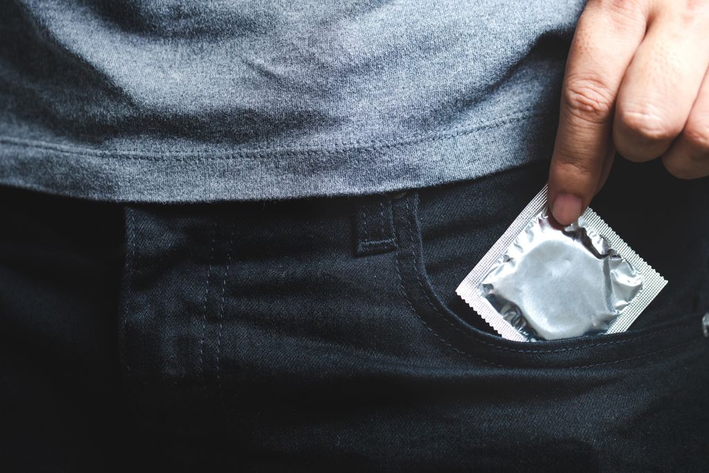 « Les discours masculinistes fragilisent la prévention, augmentent les prises de risque et déstabilisent profondément la culture du consentement. » Sidaction.