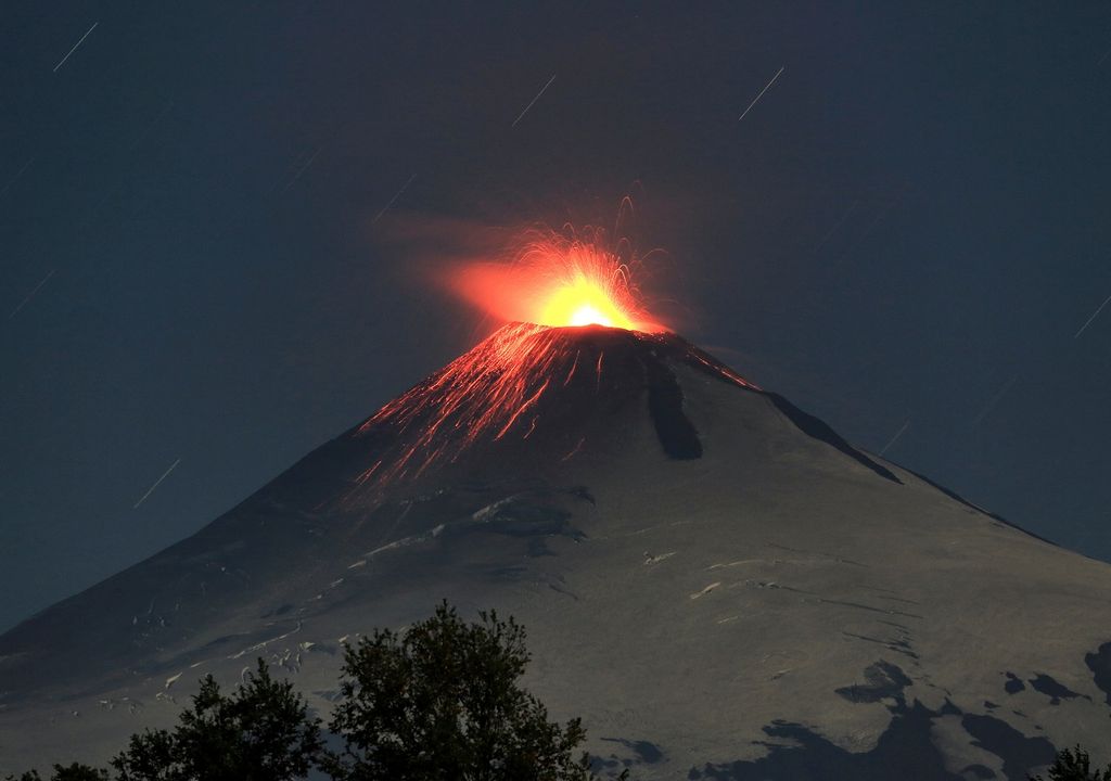 erupción estromboliana en el volcán Villarrica, Chile.