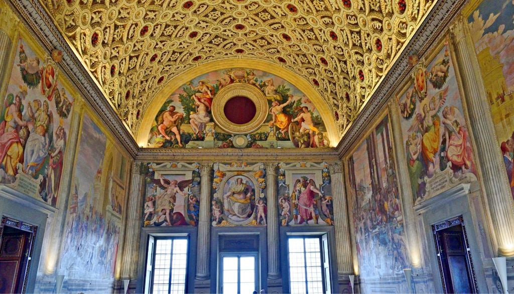 Ville Medicee Toscana La grandiosa sala Leone X nella villa di Poggio a Caiano - Simona Bottone - stock.adobe.com