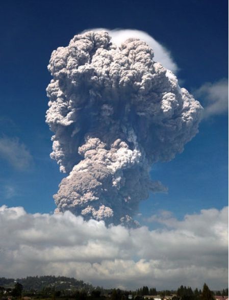 Violenta Erupción De Volcán Sinabung, Sumatra Violenta Erupción De Volcán Sinabung, Sumatra
