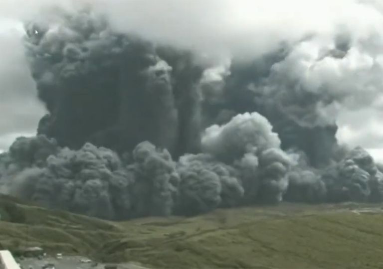 Violenta erupción en el monte Aso, ¡el supervolcán de Japón! Violenta erupción en el monte Aso, ¡el supervolcán de Japón!