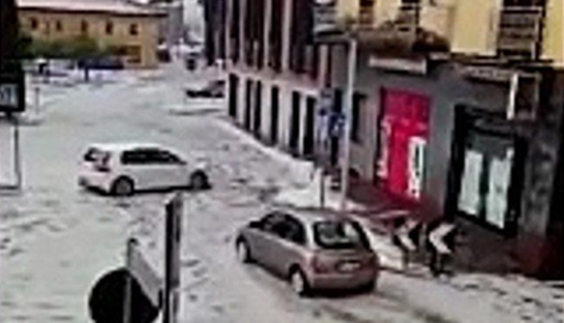 Violenta grandinata imbianca Cislago, il video fa il giro del web: allerta per nuovi temporali oggi in Lombardia
