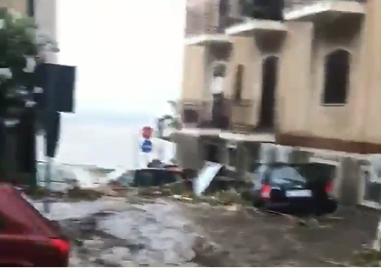Violenti Nubifragi Al Sud Alluvioni Lampo A Scilla E Stromboli I Video