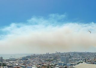 Violento incendio forestal en Reserva Peñuelas obliga a cortar tránsito por ruta 68