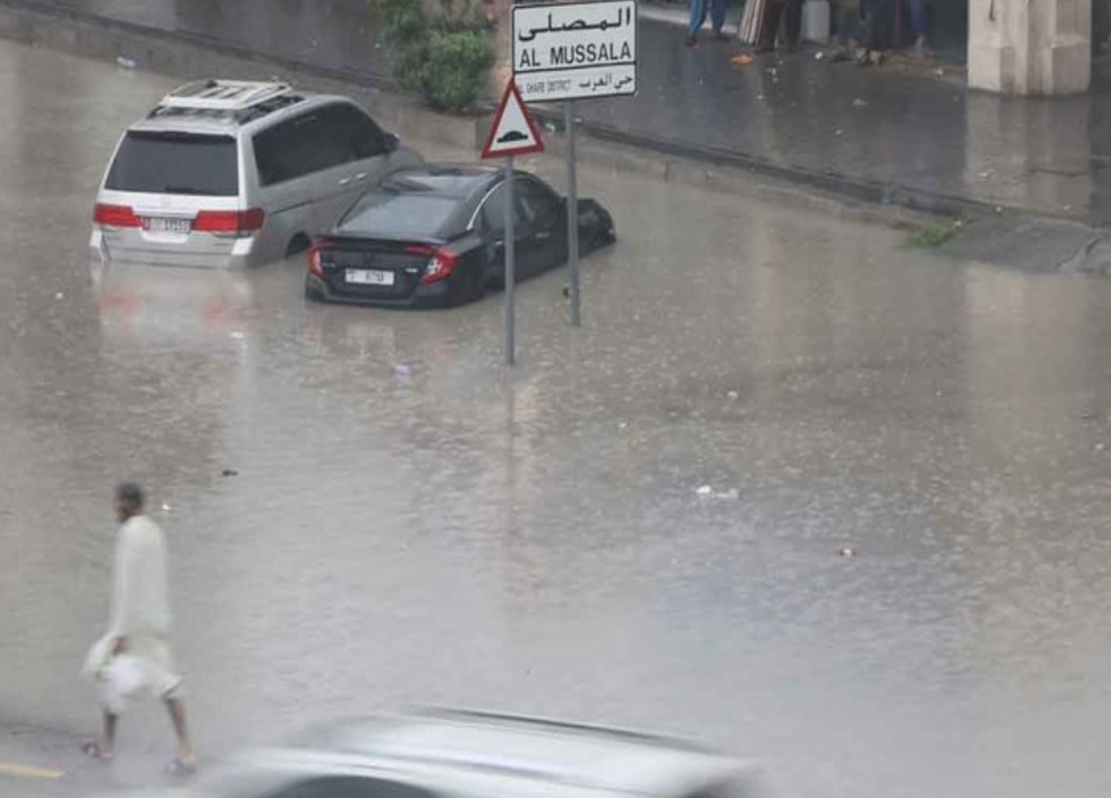 Violents orages : 2 ans de pluie à Dubaï en l'espace de 24 heures !
