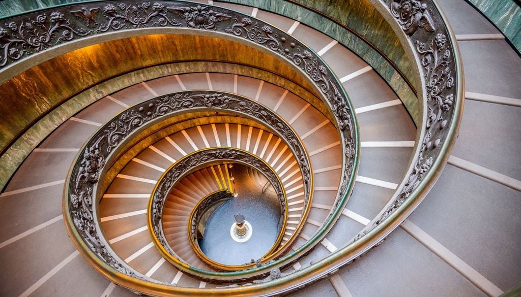 Musei Vaticani Roma La famosa scala elicoidale all'interno dei Musei Vaticani - SeanPavonePhoto - stock.adobe.com