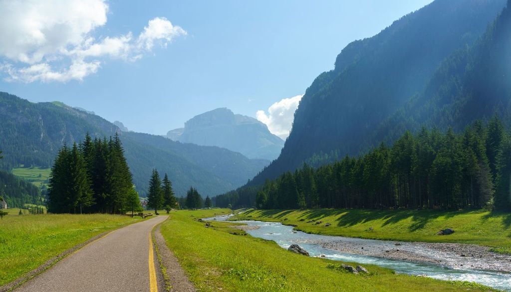Una pista ciclabile che corre ai piedi delle Dolomiti