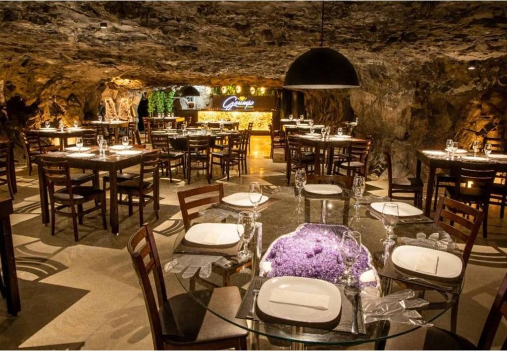 Garimpo Restaurante Subterrâneo, em Ametista do Sul (RS)