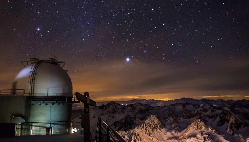 Pic du midi observatoire ciel nuit étoile espace L'observatoire du Pic du midi accueille les visiteurs pour des observations étoilées.