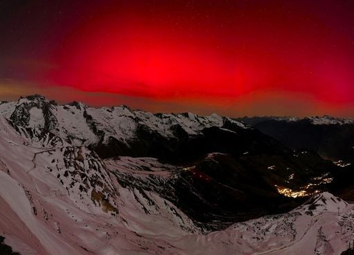 Voici les plus belles images des aurores boréales aperçues en France la nuit dernière !