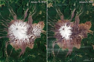 Volcán chileno bajo en nieve