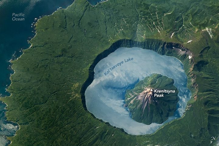 Imagen tomada desde la EEI-ISS del volcán Krenitsyna. NASA-EEI