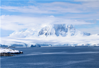 Antártica: una historia de nieve, glaciares, volcanes y fuego