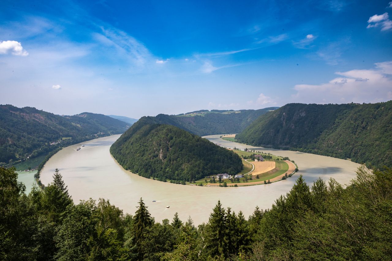 Grandioser Ausblick: Die Schlögener Schlinge gehört zu den Highlights der Etappe durch Oberösterreich. Foto: Adobe Stock