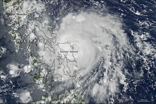 Vongfong toca tierra en Filipinas