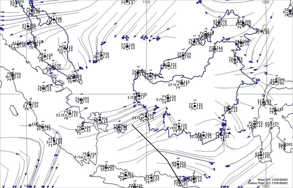 Gráfico de superficie de las 0000 UTC para recoger mejor parcela representativa de datos de sondeo. El flujo hacia tierra en el suroeste Borneo fue probable lo que causará originalmente la iniciación del complejo celular durante la noche anterior.
