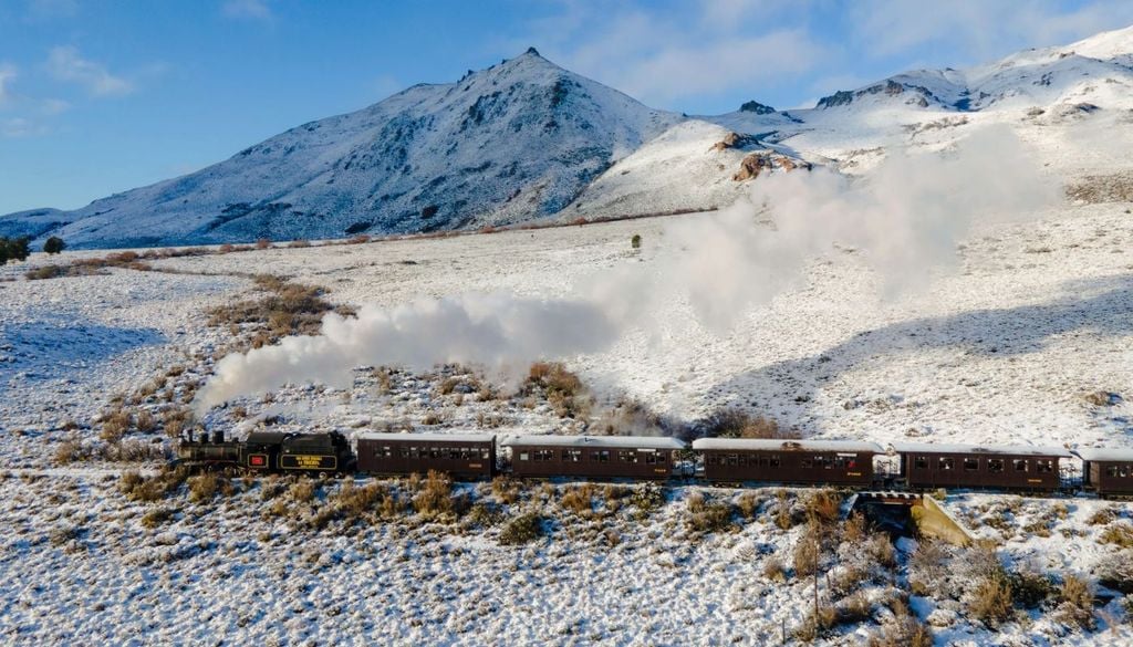 La Trochita, otro de los trenes turísticos más fascinantes de nuestro país.