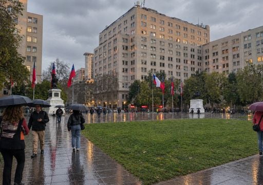 Vuelven las lluvias a Santiago: pron&oacute;sticos revelan cu&aacute;ndo llegar&iacute;an y qu&eacute; zonas ser&iacute;an afectadas