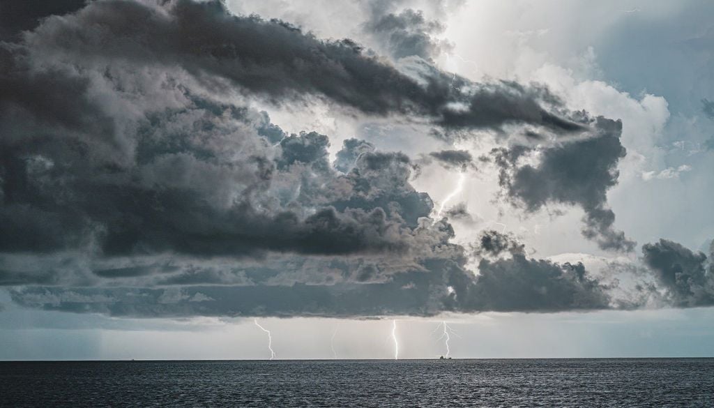 En la tarde del viernes se esperan tormentas sobre el nordeste y la costa norte bonaerense: el SMN emitió una alerta meteorológica para la región.