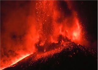 Impressionante eruzione del vulcano Etna in Italia: splendide foto che puoi vedere qui!