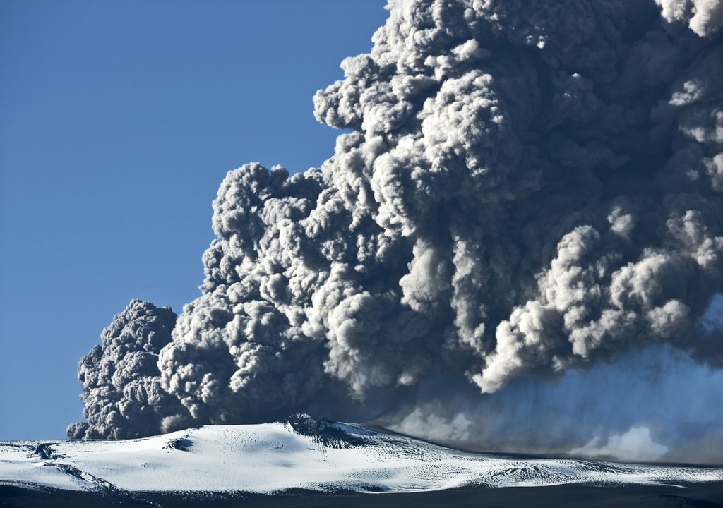 Erupção vulcânica.