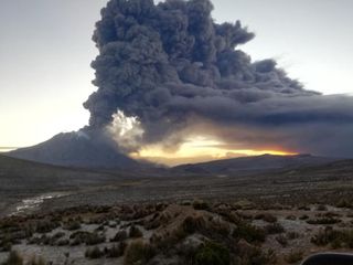 Vulcão Ubinas entra em erupção no Peru