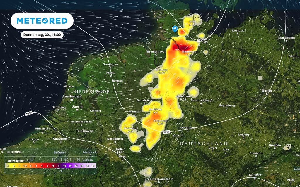 Wacken, Blitze, Gewitter Am Donnerstag kann es zu Gewittern kommen beim Wacken Open Air Festival. Ab 16.00 Uhr entwickelt sich eine großräumige Gewitterzelle und zieht ab da vermutlich Richtung Osten.