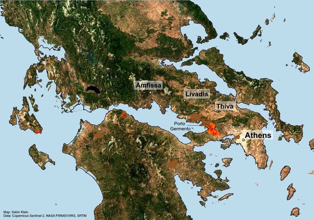 Überblick Waldbrände bei Athen. Stand: 03.08.2026. Data: Copernicus Sentinel-2, NASA FIRMS/VIIRS, SRTM (NASA/USGS)