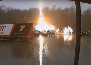 Watch moment lightning strikes vehicle in Mooresville, North Carolina