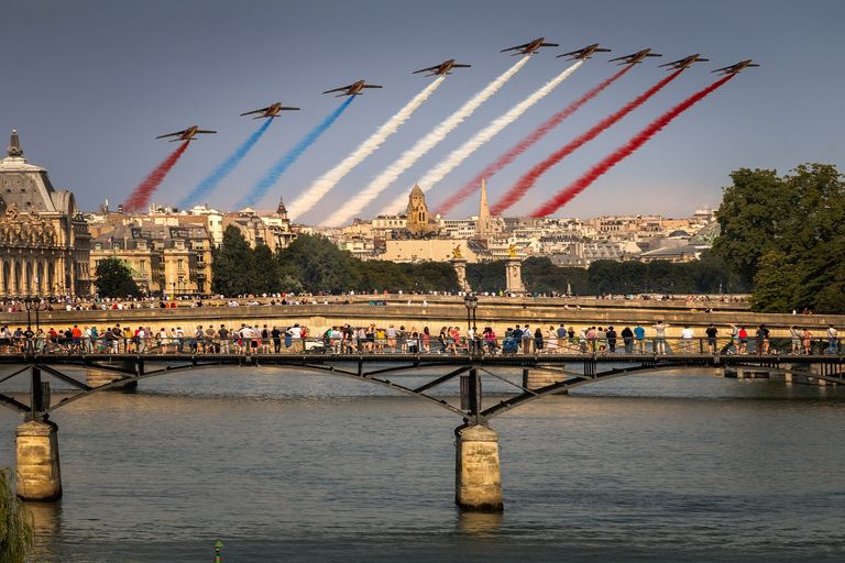 Un temps calme et agréable pour le défilé du 14 juillet à Paris. Un temps calme et agréable pour le défilé du 14 juillet à Paris.