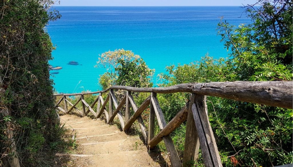 Uno scorcio panoramico sul mare di Zambrone, in Calabria