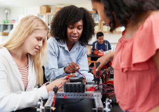 Wussten Sie, dass bereits 6-jährige Mädchen Gründe finden, die Wissenschaft aufzugeben?