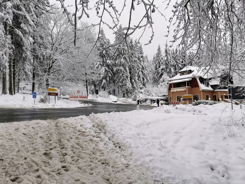 erster schnee, glatt, straßen