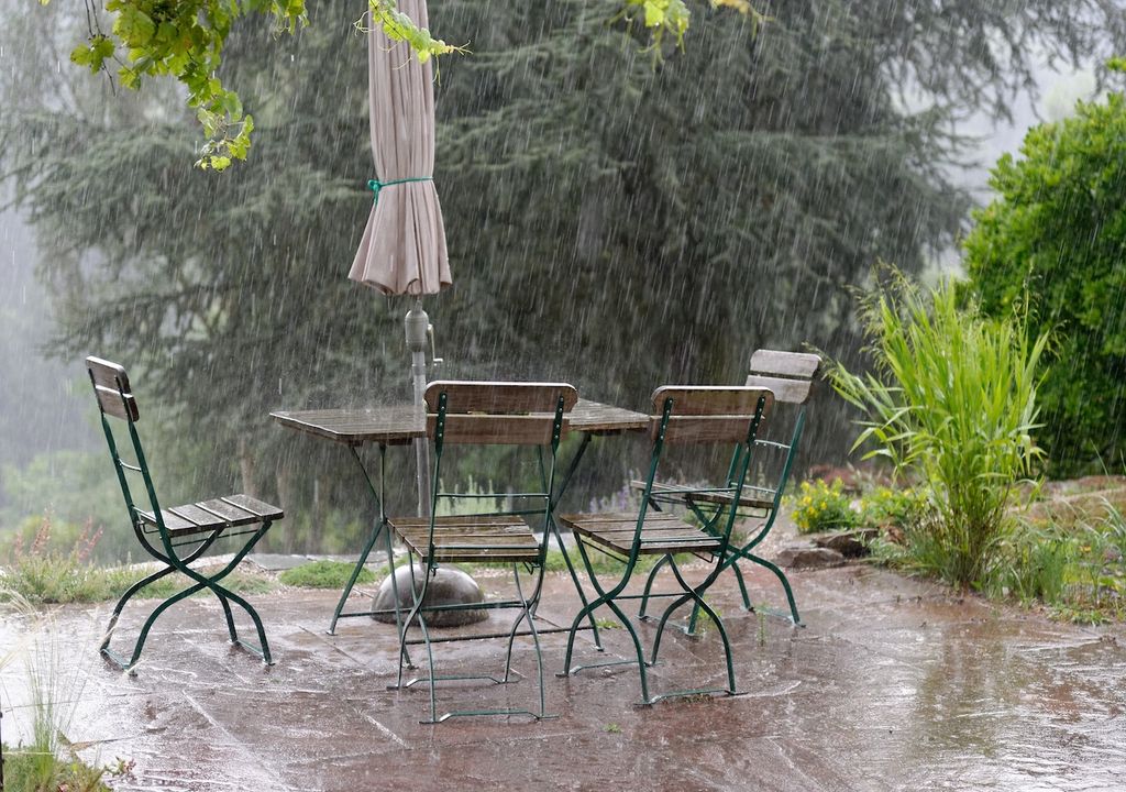 Lang anhaltender Regen, pausenlosem Dauerregen