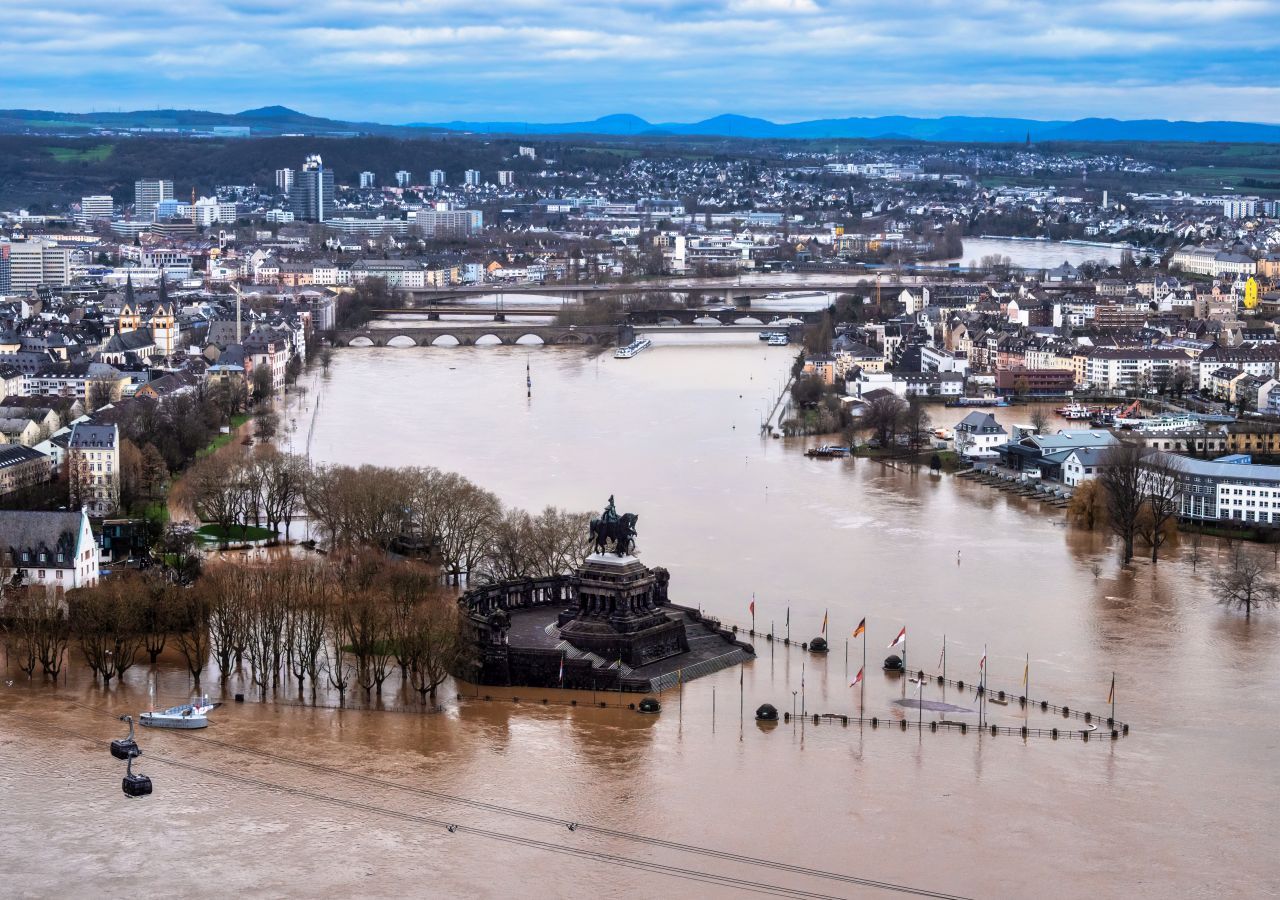 Wetterextreme Im Dezember: Hochwassergefahr Und Kälteeinbruch Im ...