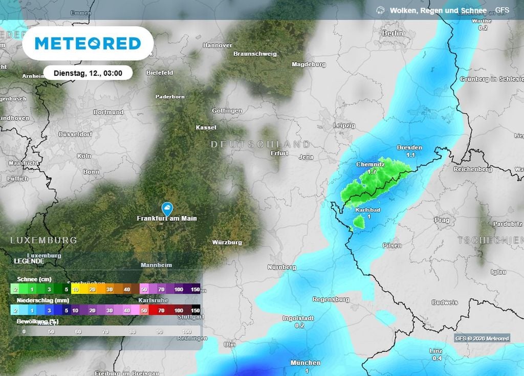 Im Erzgebirge gibt es in der Nacht auf Dienstag Schneefall. Der Winter ist wieder da.