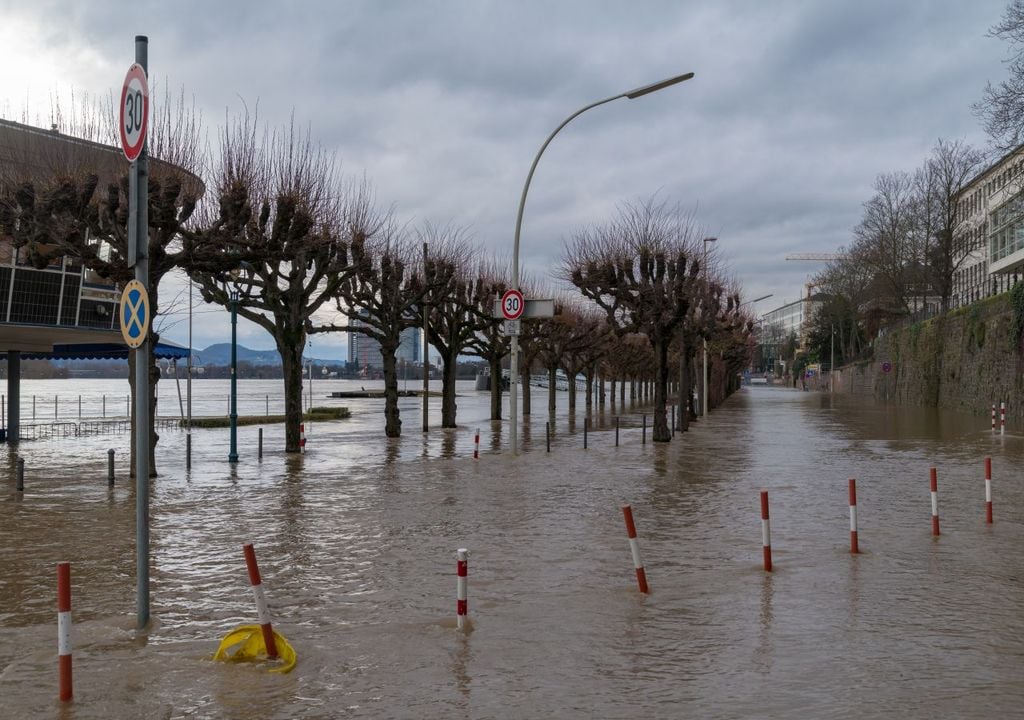 hochwasser, extremwetter, deutschland Der kommende Winter 2026/27 soll hauptsächlich durch milde und nasse Sturmwetterlagen geprägt sein. Die Orkangefahr steigt.