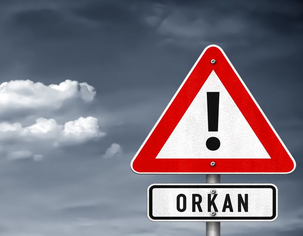 Droht Deutschland unmittelbar vor der Adventszeit ein ungemütlicher Wetterwechsel? Sturmlage könnte sich einstellen.