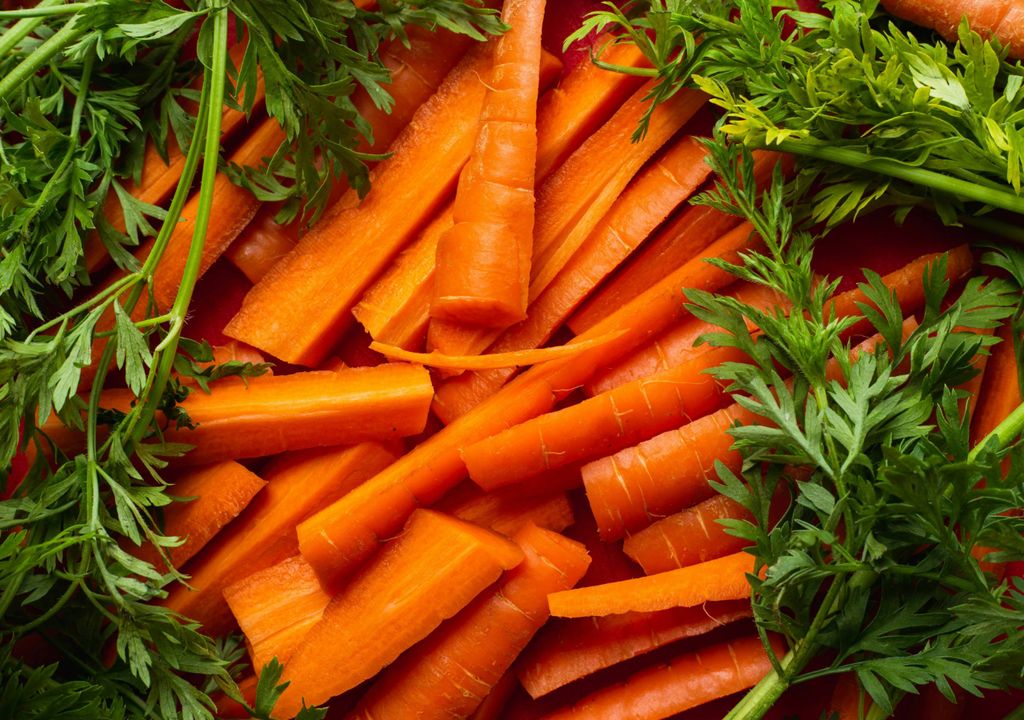 Why do carrots curl? The mechanics behind root vegetable ageing