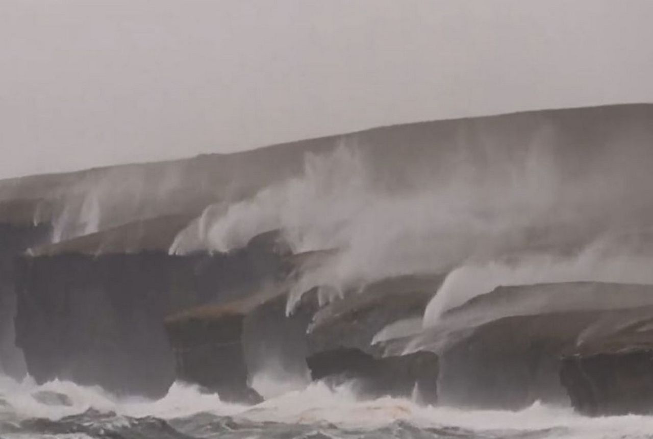 La Tempesta Arwen Spazza Il Regno Unito, Vento A 150 Km/h! I Video