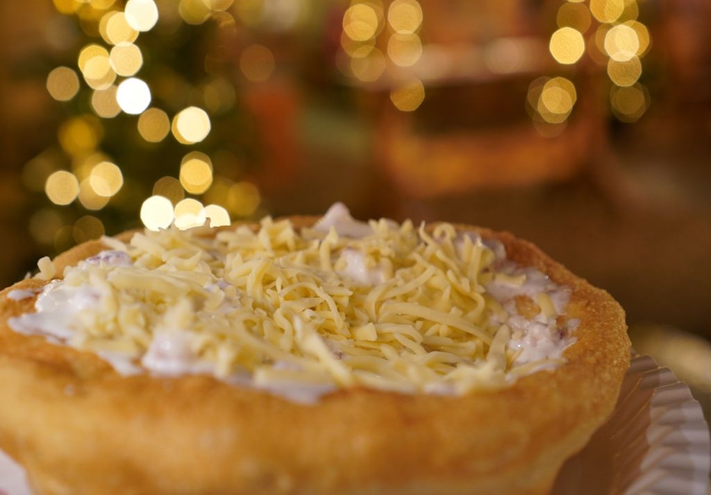 Knusprig & lecker: Langos darf beim Weihnachtsmarktbesuch nicht fehlen (Foto: Adobe Stock) Knusprig & lecker: Langos darf beim Weihnachtsmarktbesuch nicht fehlen (Foto: Adobe Stock)
