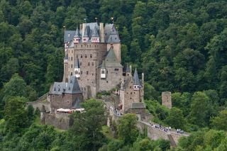Wie aus einer anderen Zeit: Diese M&auml;rchenburg liegt nur rund zwei Stunden von K&ouml;ln entfernt