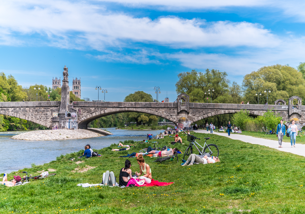 Menschen, Isarstrand, Wittelsbacherbrücke