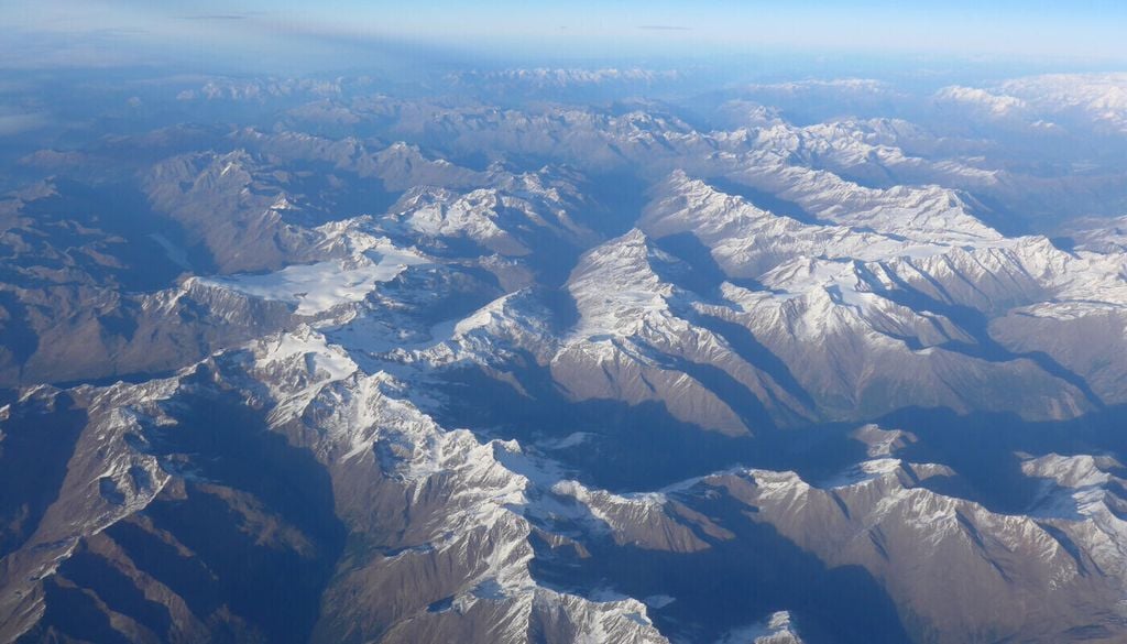 Im Oktober sind die Gipfel der Alpen bereits schneebedeckt. Hannibal überquerte die Gebirge vermutlich zu dieser Jahreszeit. Im Oktober sind die Gipfel der Alpen bereits schneebedeckt. Hannibal überquerte die Gebirge vermutlich zu dieser Jahreszeit. Bild: Fritz Vollrath