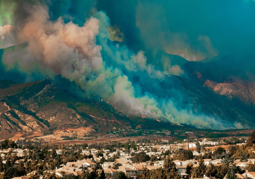 Wildfires emit air pollutants, threatening the health of humans and ecosystems