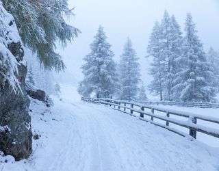 Brachialer Wintereinbruch im April: Viel Schnee und Glätte im Süden!