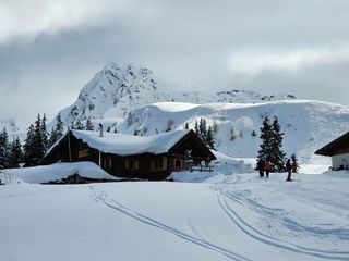 Wintercomeback in den Alpen - Meteorologe Markus Köss erstaunt: "Bis zu einem Meter Neuschnee möglich"