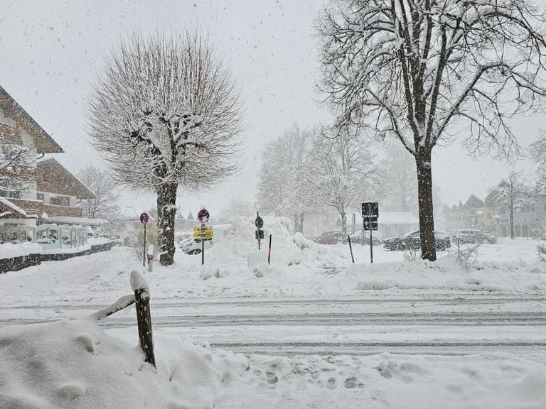 Wintereinbruch in den Alpen: "Teilweise so viel Schnee wie im ganzen Winter nicht" - Gro&szlig;e Lawinengefahr!