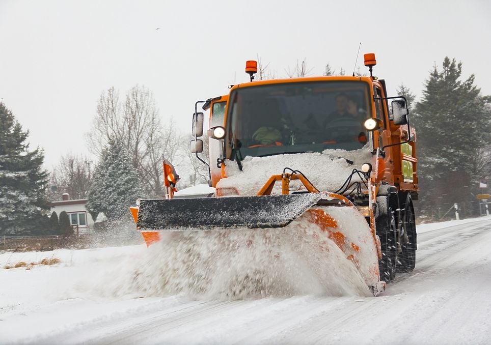 Wintereinbruch Bringt Schnee Und Glatte