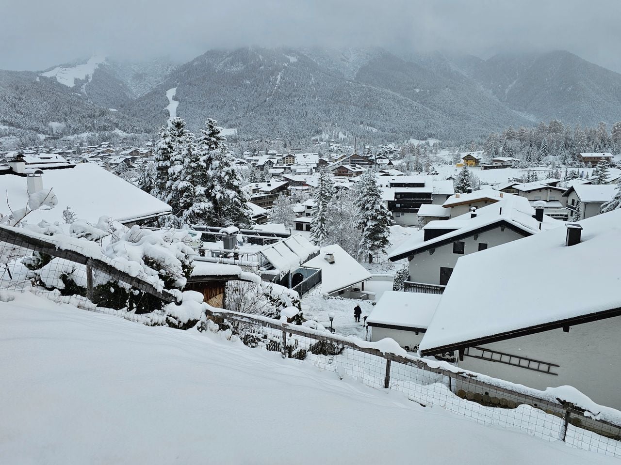 In den Mittelgebirgen und in den Alpen ist der Winter schon mit Eis und Schnee angekommen (Foto Markus Köss, Seefeld 26.11.25)